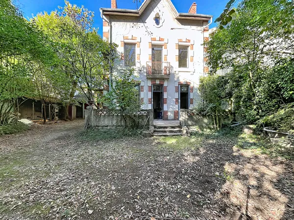 Maison Bourgeoise à Vendre à Romans-sur-Isère - 6 pièces, 186n m²