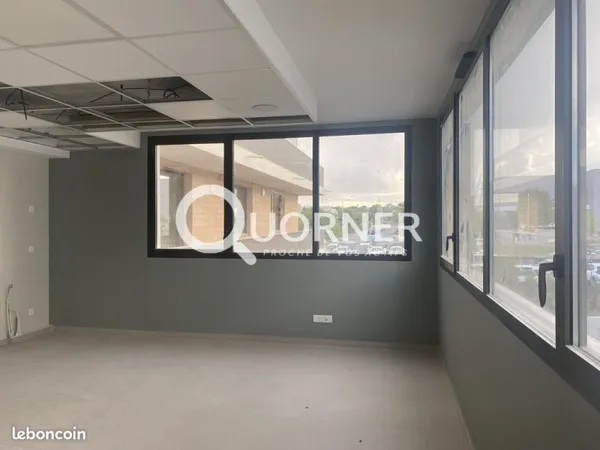 Bureaux 72 m² Fréjus