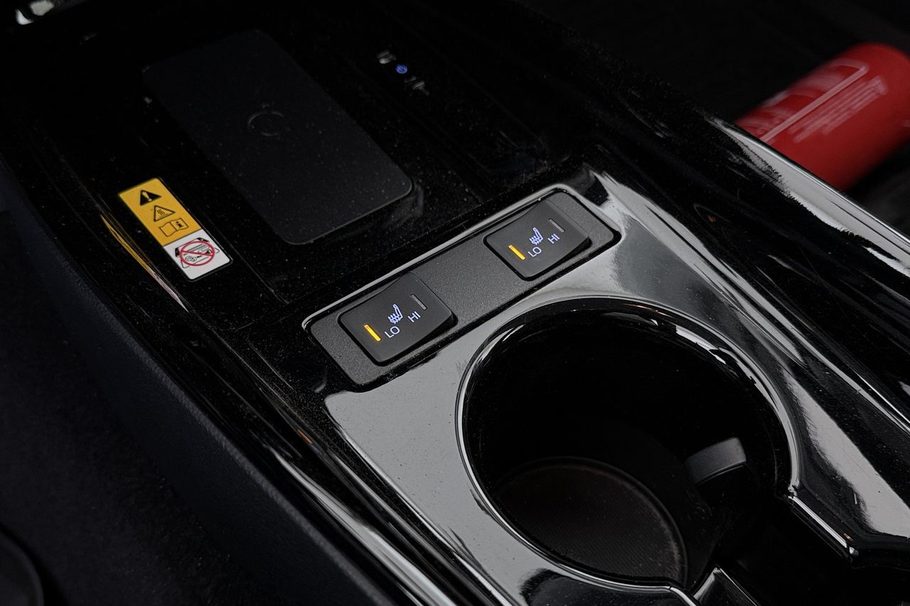 Toyota Prius+ — photo 18