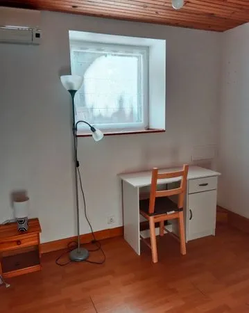 Chambre meublée