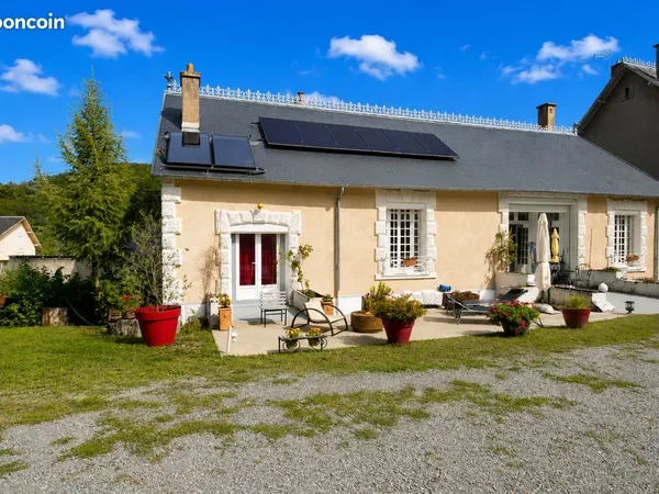 Propriété 8 pièces 196 m²