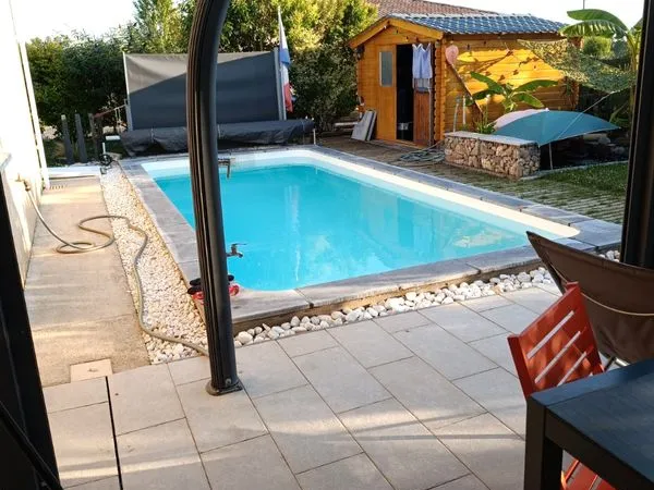 Maison RT 2012 (2013) - 5 pièces 100 m² avec piscine, clims réversibles et panneaux solaires - Lotis