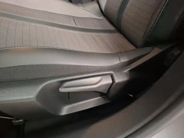 Peugeot 208 puretech 100 s&amp;s bvm6 — photo 12