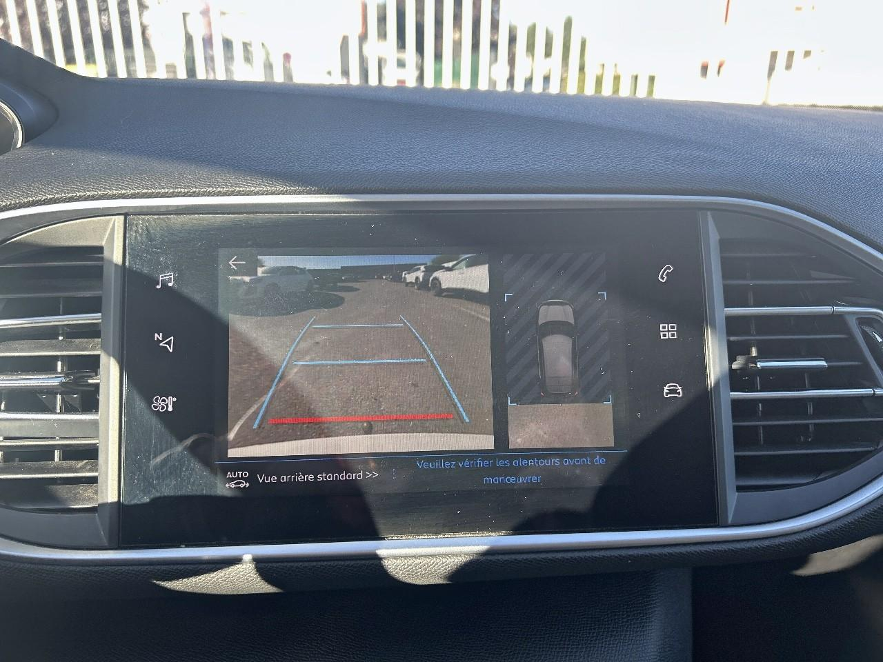 Peugeot 308 1.5 bluehdi 130ch s&s allure pack — photo 15