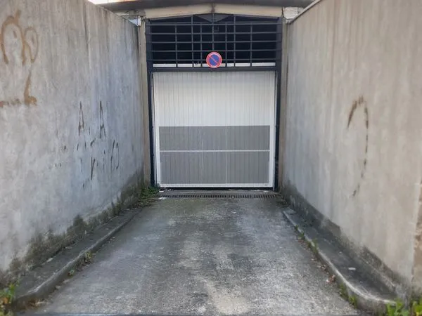Parking à 100m de la Fac
