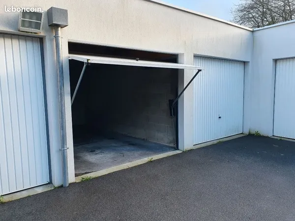 Garage récent & sécurisé, Hennebont Centre