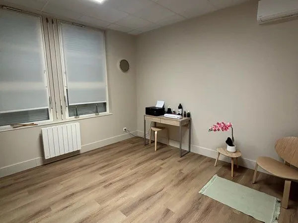 Local commercial/bureau/partage d'espaces pour praticien(ne)s