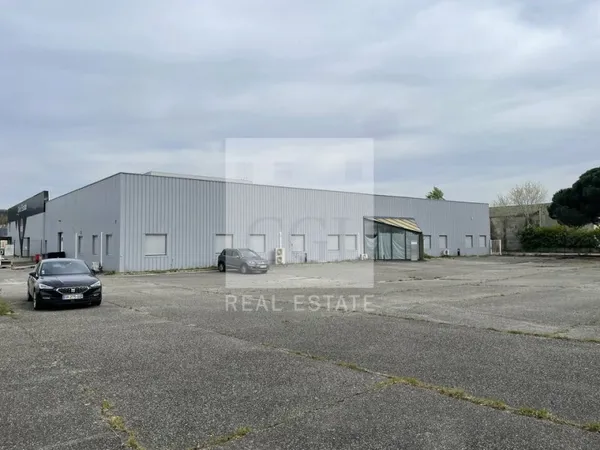 Local industriel 1265 m²