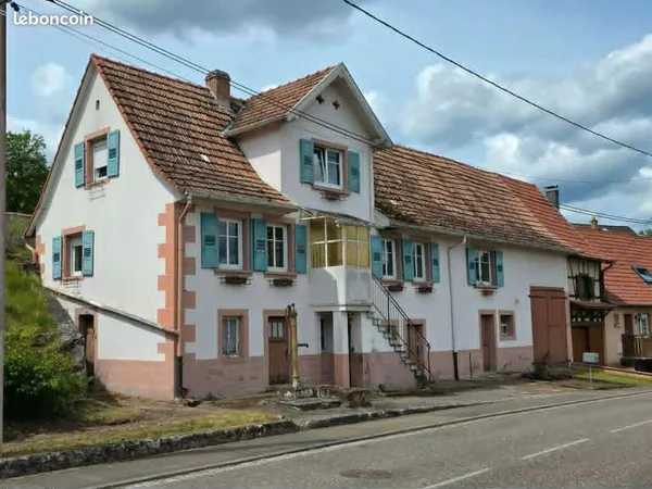 Maison mitoyenne avec grand terrain