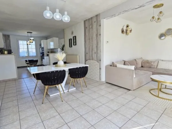 Noyant centre  Plain-pied 3 chambres, jardin sans vis-à-vis et garage de 35 m²