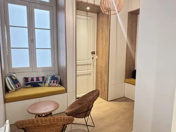 BORDEAUX TOURNY - BUREAUX DE 25M2 AVEC EXTÉRIEUR ET DOUBLE E