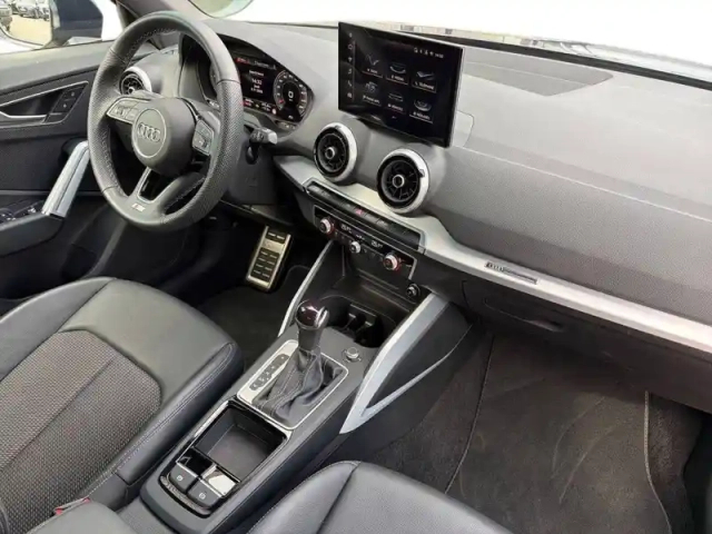 Audi Q2 35 tfsi 150 s tronic 7 — photo 9