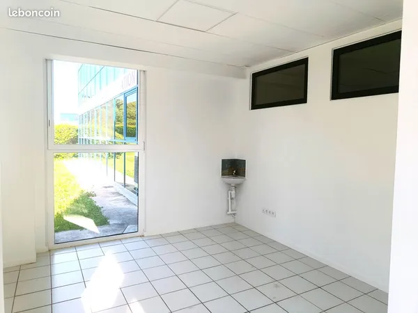 Bureau dans centre paramédical