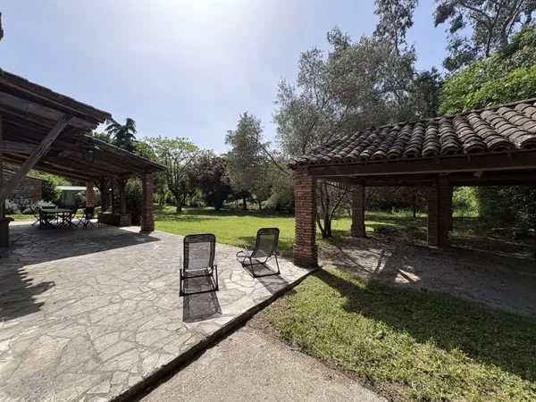 Vends maison rénovée avec grand jardin