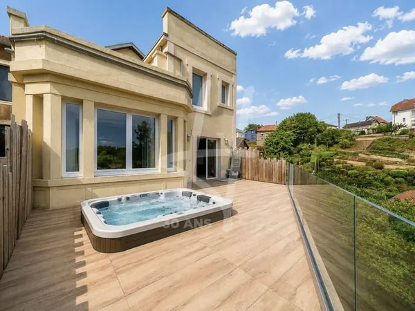 Maison 7 pièces 300 m²