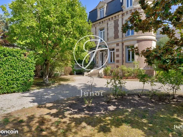 Propriété 7 pièces 214 m²