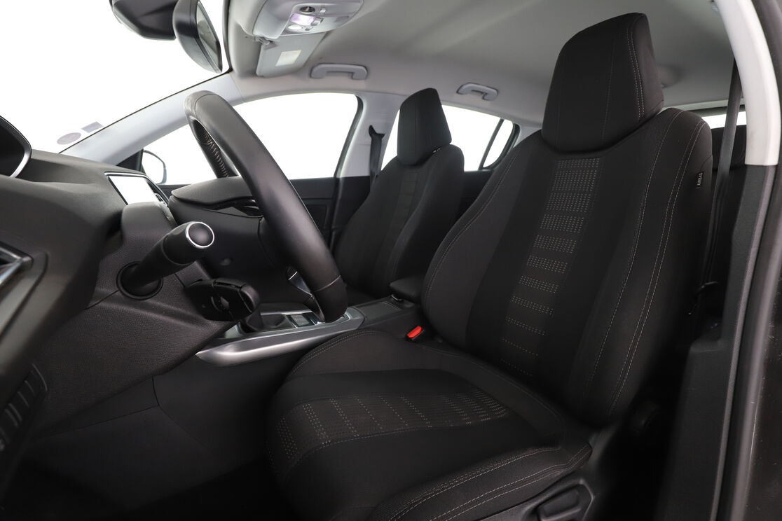 Peugeot 308 1.2 PureTech Allure EAT6 — photo 9