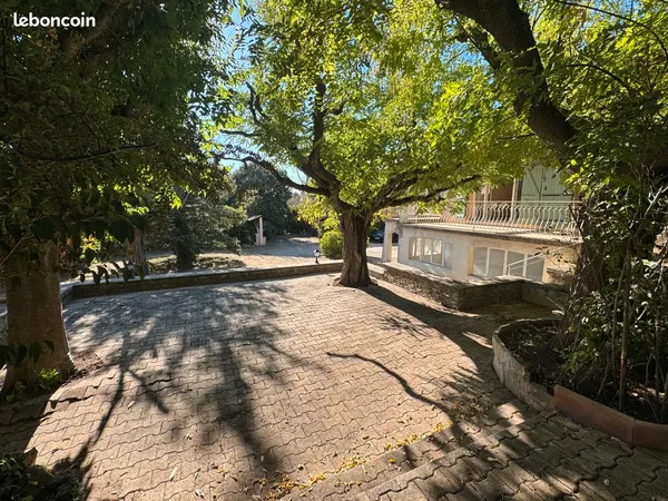Rare à bouc-bel-air - maison de 206 m² à rénover sur 1 500 m² de terrain