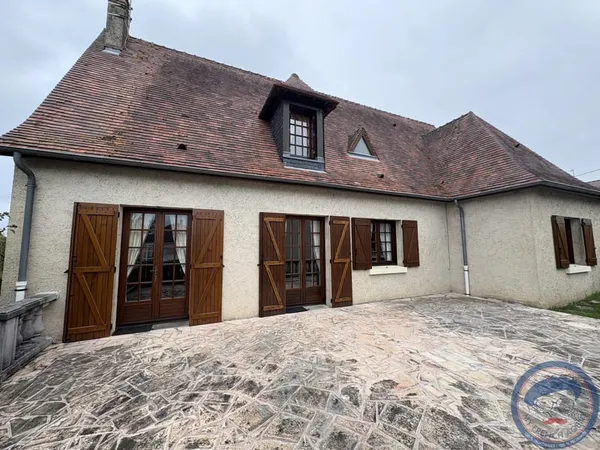 MONNAIE MAISON DE CHARME DE 133 m2, 4 CHAMBRES, GARAGE DOU