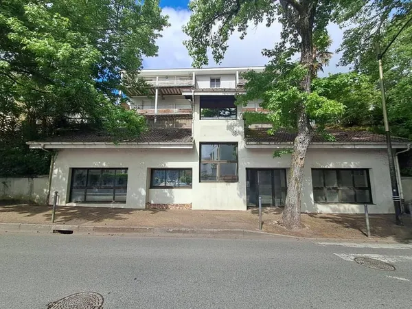 Local professionnel 85 m²