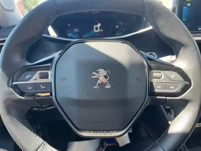 Peugeot 2008 electrique 136 ch — photo 17