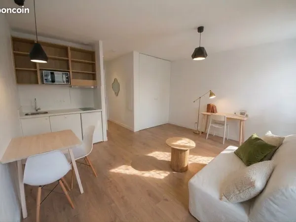 Studio neuf 19m² - terrasse et parking - proche Jean Monnet