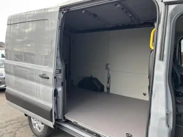 Ford Transit 2t fg t350 l2h2 2.0 ecoblue 130ch bva8 limited — photo 12