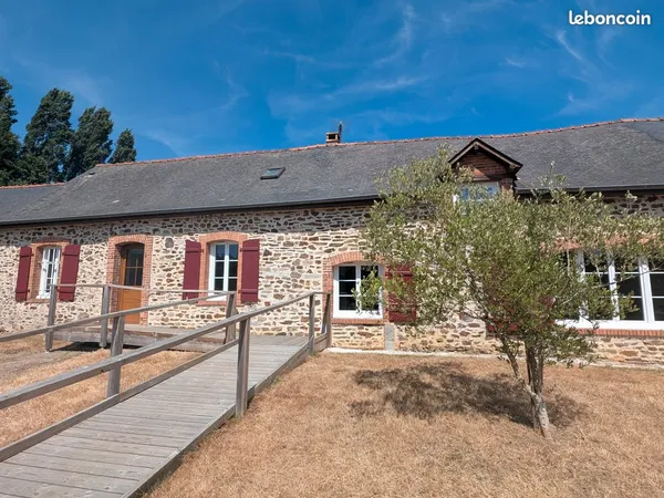 Longère : Grande maison rénovée 4 chambres Saint-Berthevin