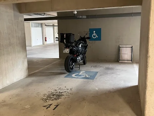 Place de parking exceptionnel (20 m2), Piscine Olympique