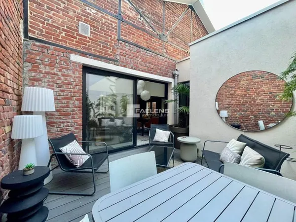 Superbe Loft 4 chambres de 176 m2 avec patio, terrasse et garage
