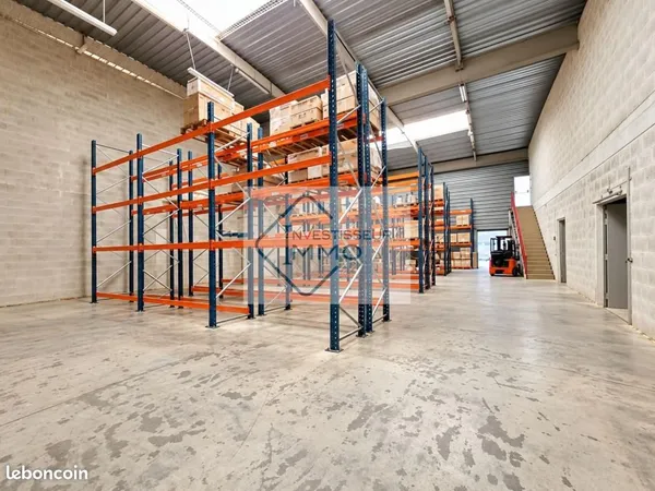 Local bureaux 1 501 m²