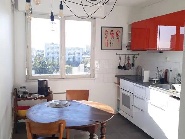 3 chambres - 77m2 lumineux équipé - direct métro pour les facultés