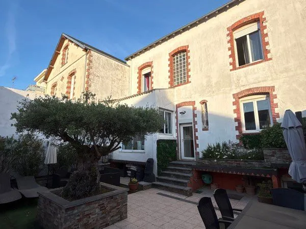 Rare Maison 5 chambres 180 m2 200m plage quartier Devallon