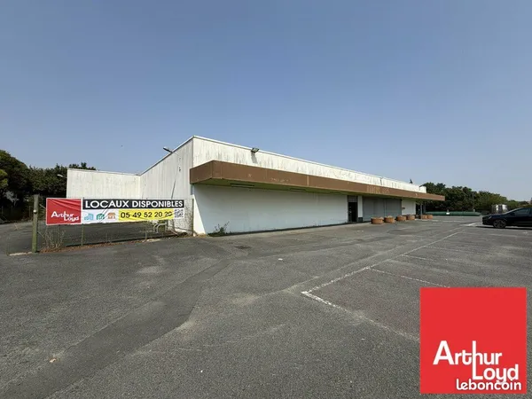 Local commercial 1421 m² BLANZAC-LÈS-MATHA