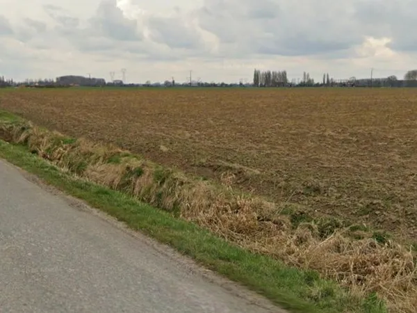 Terrain constructible d'env 950 m2