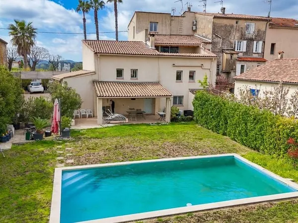 Maison 7 pièces 260 m²