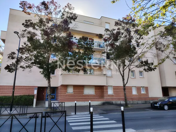 A VENDRE GUYANCOURT VILLAROY STUDIO 30;,54M² AVEC PARKING SOUS SOL