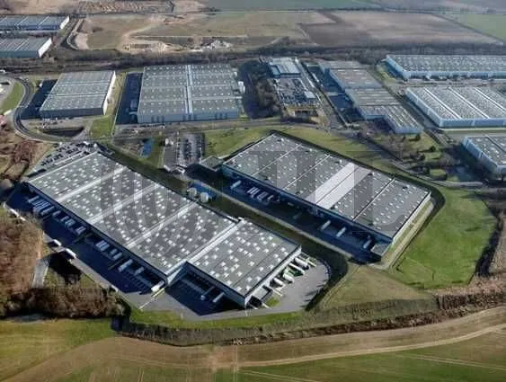 Entrepôt 6365 m²
