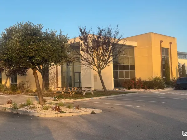 BUREAUX À LOUER - AIX-EN-PROVENCE LA DURANNE - 80 m² - 4 PARKINGS - RDC