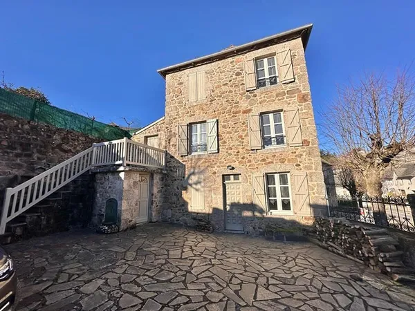 Maison de village avec cour, FLORENTIN LA CAPELLE