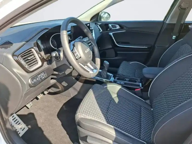 Kia Xceed 1.5 t-gdi 140 ch bvm6 — photo 9