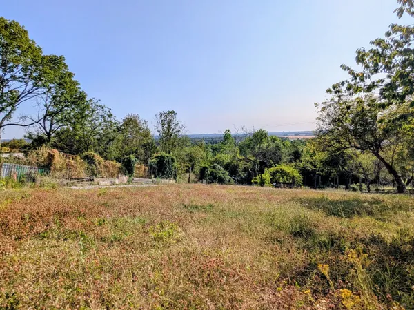 Terrain 1056 m²