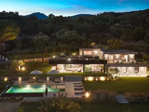 Une villa contemporaine ouverte sur la mer