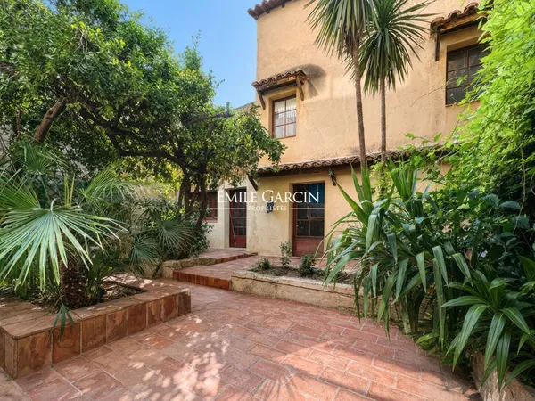 À vendre - Avignon Intra-muros - Centre historique - Ensemble immobilier de caractère avec patio-ter