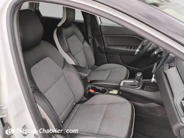 Renault Captur tce 140 edc - 21 intens — photo 24
