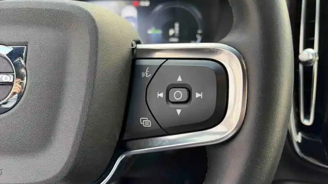 Volvo Xc40 t4 recharge 129+82 ch dct7 — photo 24