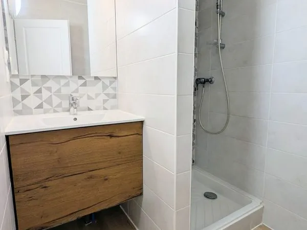 T2bis/T3 totalement rénové RDC hypercentre Beaurepaire