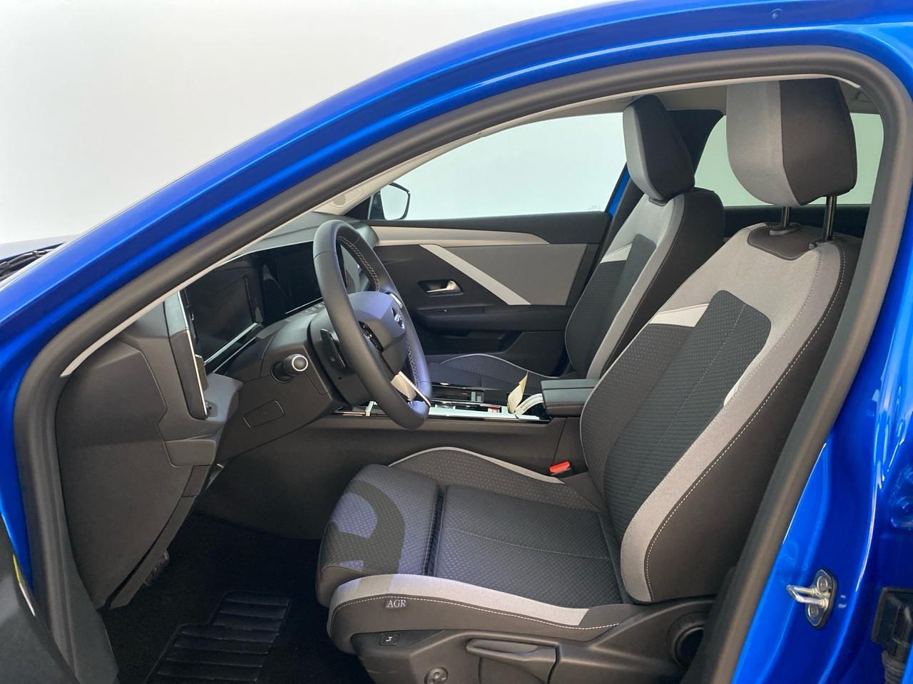 Opel Astra sports tourer 1.2 turbo hybride 136 ch e-dct6 — photo 9