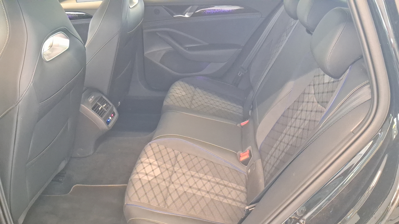 Volkswagen Passat 1.5 eTSI OPF 150 DSG7 — photo 12