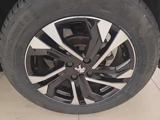Peugeot 2008 bluehdi 130 s&amp;s eat8 — photo 13